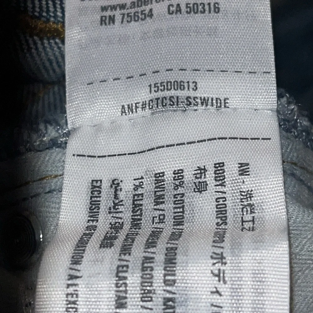 Abercrombie & Fitch Curve Love High Rise Distressed Straight‎ Leg Mom Jean.